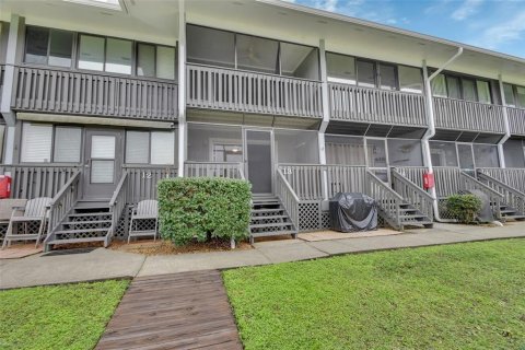 Condominio en DeLand, Florida, 2 dormitorios  № 2425248