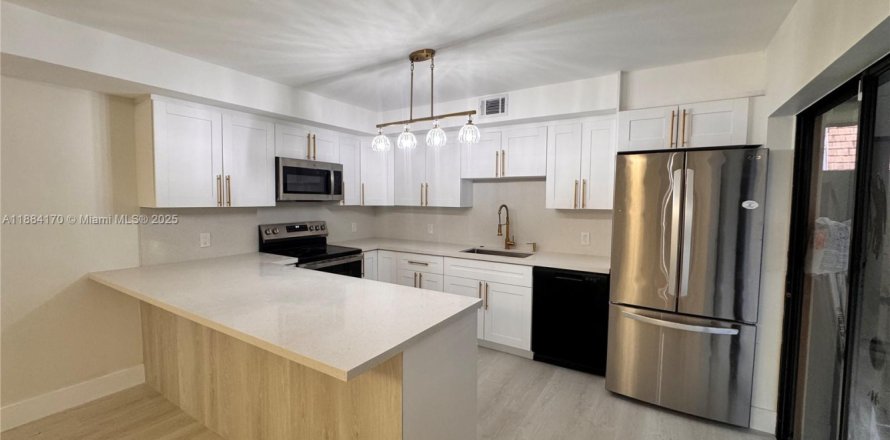 Таунхаус в Гринакрес, Флорида 3 спальни, 138.24м2 № 1930975