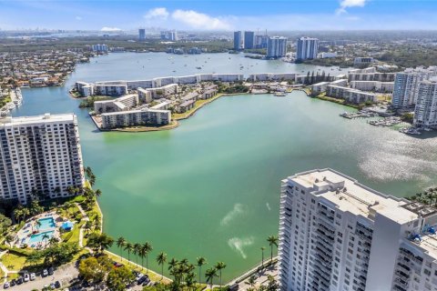 Condo in Aventura, Florida, 2 bedrooms  № 2389984 - photo 21