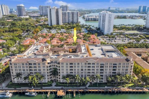 Condo in Aventura, Florida, 2 bedrooms  № 2389984 - photo 13