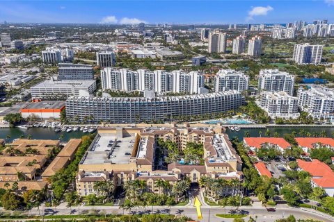 Condo in Aventura, Florida, 2 bedrooms  № 2389984 - photo 20