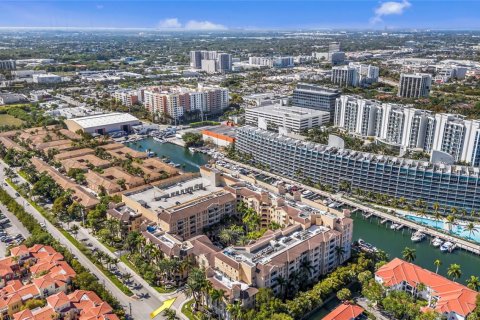 Condo in Aventura, Florida, 2 bedrooms  № 2389984 - photo 16
