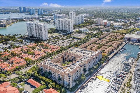 Condo in Aventura, Florida, 2 bedrooms  № 2389984 - photo 12