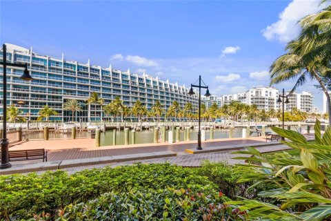 Condo in Aventura, Florida, 2 bedrooms  № 2389984 - photo 23