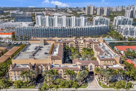 Condo in Aventura, Florida, 2 bedrooms  № 2389984 - photo 22
