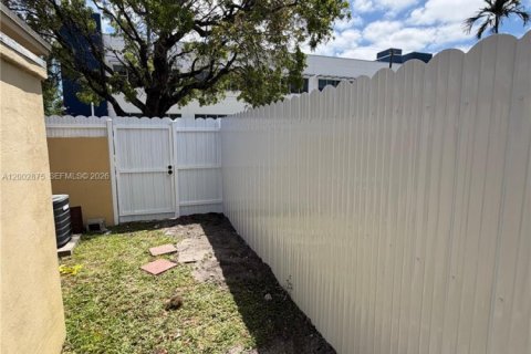 Villa ou maison à louer à Hallandale Beach, Floride: 2 chambres, 152.36 m2 № 2170384 - photo 10
