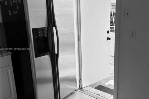 Villa ou maison à louer à Hallandale Beach, Floride: 2 chambres, 152.36 m2 № 2170384 - photo 6