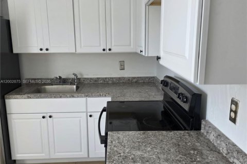 Villa ou maison à louer à Hallandale Beach, Floride: 2 chambres, 152.36 m2 № 2170384 - photo 5