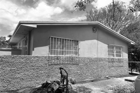 Villa ou maison à louer à Hallandale Beach, Floride: 2 chambres, 152.36 m2 № 2170384 - photo 3