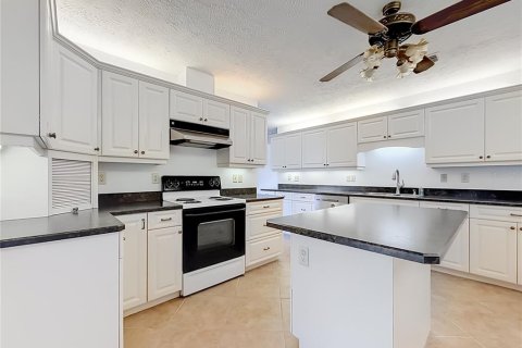 House in Ocala, Florida 3 bedrooms, 154.22 sq.m. № 2150633 - photo 12