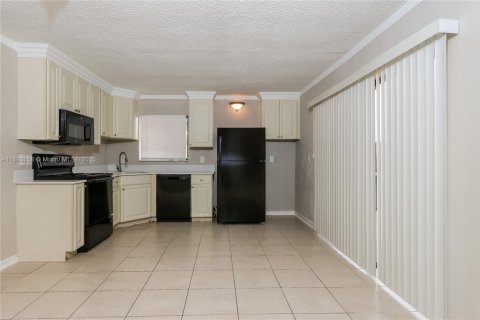 Снять в аренду виллу или дом в Уэст-Палм-Бич, Флорида 2 спальни, 136.38м2, № 1945241 - фото 4