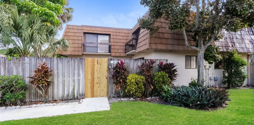 Дом в Уэст-Палм-Бич, Флорида 2 спальни, 136.38м2 № 1945241