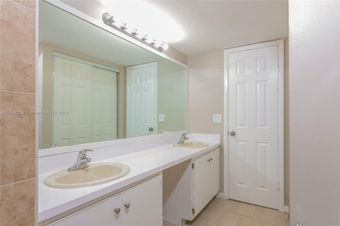 Снять в аренду виллу или дом в Уэст-Палм-Бич, Флорида 2 спальни, 136.38м2, № 1945241 - фото 8