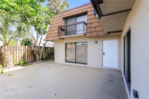 Снять в аренду виллу или дом в Уэст-Палм-Бич, Флорида 2 спальни, 136.38м2, № 1945241 - фото 12