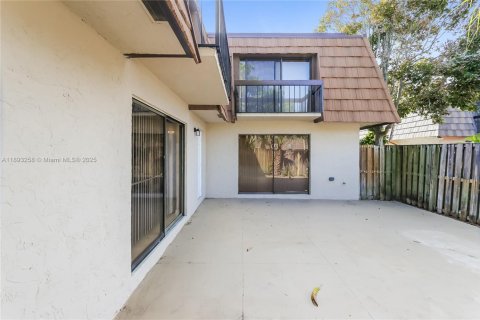 Снять в аренду виллу или дом в Уэст-Палм-Бич, Флорида 2 спальни, 136.38м2, № 1945241 - фото 13