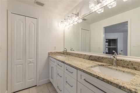 Townhouse in New Smyrna Beach, Florida 3 bedrooms, 193.79 sq.m. № 1417936 - photo 16