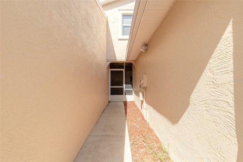 Townhouse in New Smyrna Beach, Florida 3 bedrooms, 193.79 sq.m. № 1417936 - photo 3