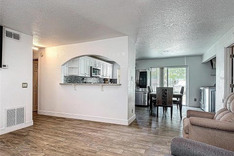 House in Orlando, Florida 4 bedrooms, 115.57 sq.m. № 1856405 - photo 3