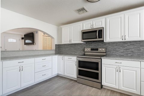 House in Orlando, Florida 4 bedrooms, 115.57 sq.m. № 1856405 - photo 6