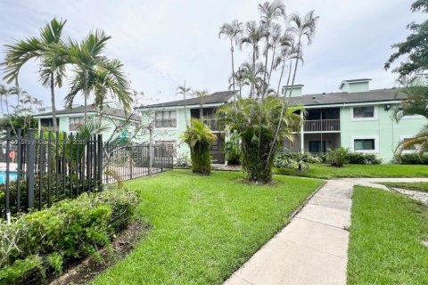 Condo in Sunrise, Florida, 1 bedroom  № 1922378 - photo 9