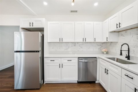 Casa en alquiler en Tampa, Florida, 3 dormitorios, 131.83 m2 № 1919002 - foto 14