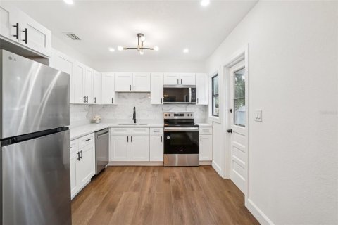 Casa en alquiler en Tampa, Florida, 3 dormitorios, 131.83 m2 № 1919002 - foto 16