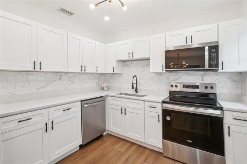 Casa en alquiler en Tampa, Florida, 3 dormitorios, 131.83 m2 № 1919002 - foto 11