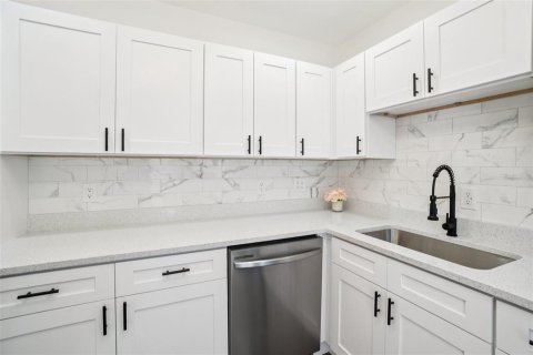 Casa en alquiler en Tampa, Florida, 3 dormitorios, 131.83 m2 № 1919002 - foto 13