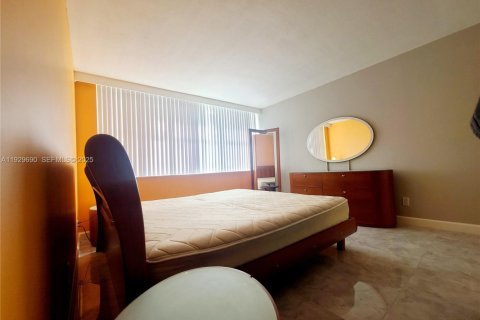 Copropriété à vendre à North Miami Beach, Floride: 2 chambres, 112.69 m2 № 1988578 - photo 12