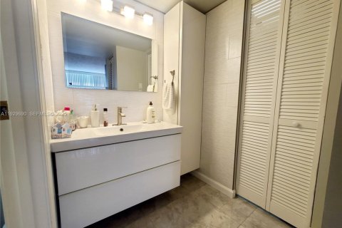 Copropriété à vendre à North Miami Beach, Floride: 2 chambres, 112.69 m2 № 1988578 - photo 18