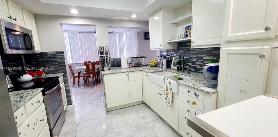 Condo à North Miami Beach, Floride, 2 chambres № 1988578