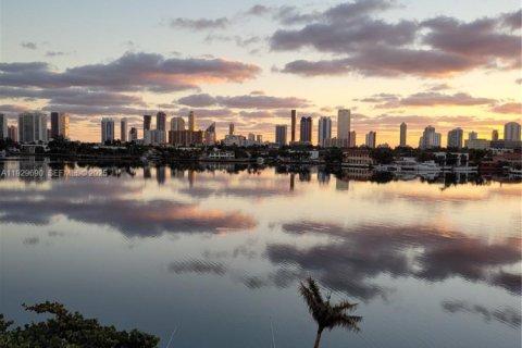 Copropriété à vendre à North Miami Beach, Floride: 2 chambres, 112.69 m2 № 1988578 - photo 24