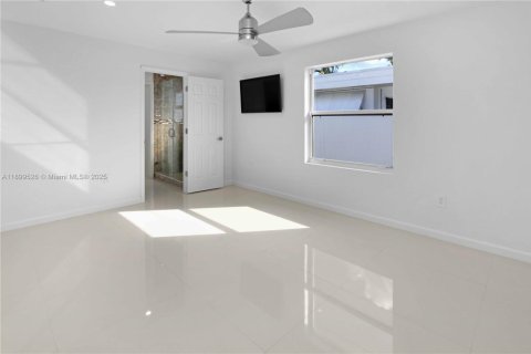 House in Hollywood, Florida 4 bedrooms, 233.46 sq.m. № 1952608 - photo 30