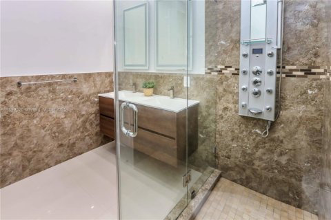 House in Hollywood, Florida 4 bedrooms, 233.46 sq.m. № 1952608 - photo 22