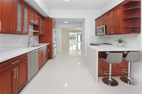 House in Hollywood, Florida 4 bedrooms, 233.46 sq.m. № 1952608 - photo 15