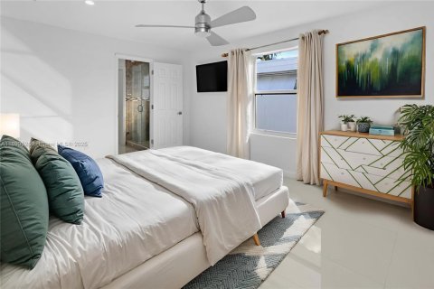 House in Hollywood, Florida 4 bedrooms, 233.46 sq.m. № 1952608 - photo 3