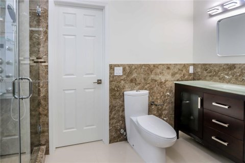 House in Hollywood, Florida 4 bedrooms, 233.46 sq.m. № 1952608 - photo 28