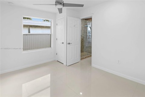 House in Hollywood, Florida 4 bedrooms, 233.46 sq.m. № 1952608 - photo 26