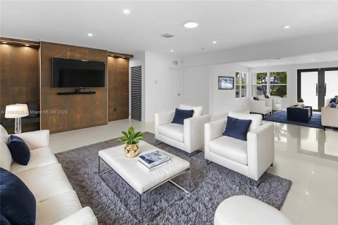 House in Hollywood, Florida 4 bedrooms, 233.46 sq.m. № 1952608 - photo 2