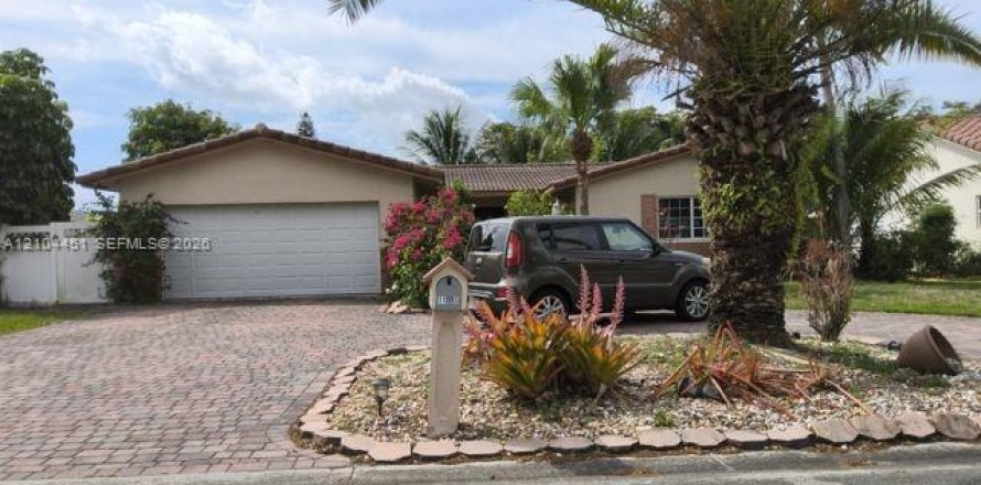 Villa ou maison à Coral Springs, Floride 4 chambres, 172.15 m2 № 2412831