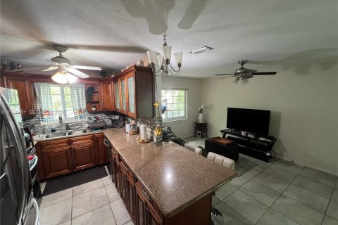 Villa ou maison à vendre à Coral Springs, Floride: 4 chambres, 172.15 m2 № 2412831 - photo 5