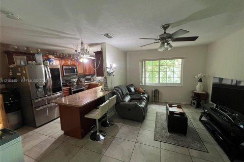 Villa ou maison à vendre à Coral Springs, Floride: 4 chambres, 172.15 m2 № 2412831 - photo 4