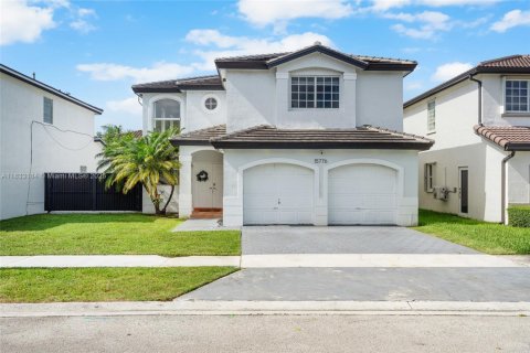 Villa ou maison à vendre à Miami, Floride: 4 chambres № 1830120 - photo 1