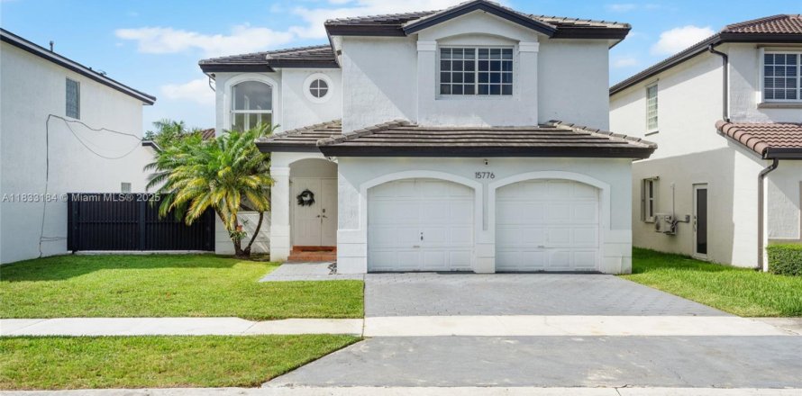 Villa ou maison à Miami, Floride 4 chambres № 1830120