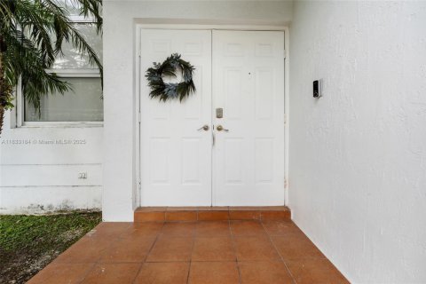 Villa ou maison à vendre à Miami, Floride: 4 chambres № 1830120 - photo 5