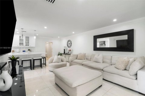 Villa ou maison à vendre à Miami, Floride: 4 chambres № 1830120 - photo 13