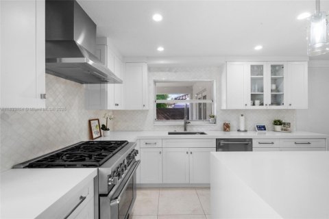 Villa ou maison à vendre à Miami, Floride: 4 chambres № 1830120 - photo 24