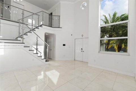 Villa ou maison à vendre à Miami, Floride: 4 chambres № 1830120 - photo 8