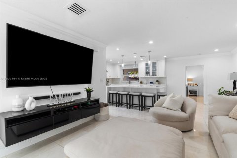 Villa ou maison à vendre à Miami, Floride: 4 chambres № 1830120 - photo 14