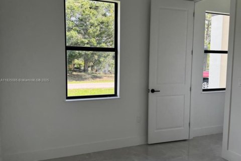 Appartement à louer à Lehigh Acres, Floride: 1 chambre, 60.39 m2 № 1790811 - photo 2